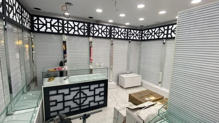 Mağaza iç mekânında Alüminyum Lambri uygulaması